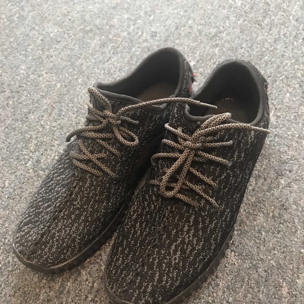 Tennis shoes size 9 Men